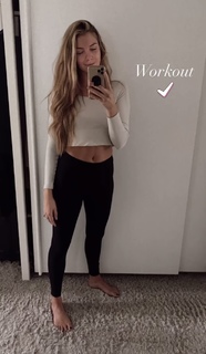 Viviane Geppert feet photo thumbnail