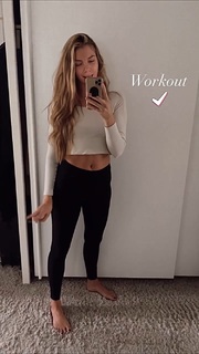 Viviane Geppert feet photo thumbnail