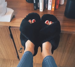 Viviane Geppert feet photo thumbnail