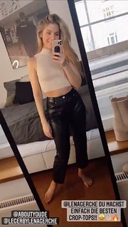 Viviane Geppert feet photo thumbnail