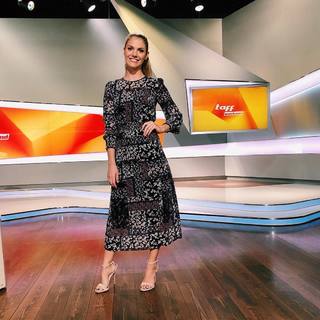 Viviane Geppert feet photo thumbnail