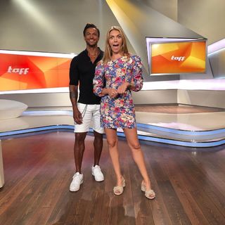 Viviane Geppert feet photo thumbnail