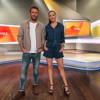 Viviane Geppert feet photo thumbnail