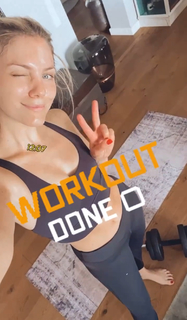 Viviane Geppert feet photo thumbnail