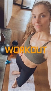 Viviane Geppert feet photo thumbnail