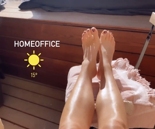 Viviane Geppert feet photo thumbnail