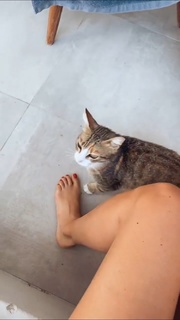 Viviane Geppert feet photo thumbnail