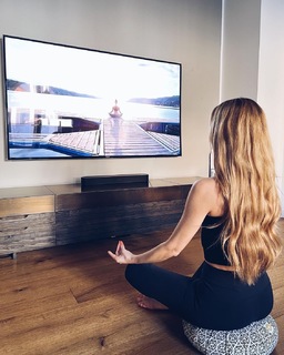 Viviane Geppert feet photo thumbnail