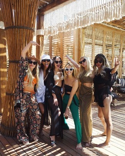 Viviane Geppert feet photo thumbnail