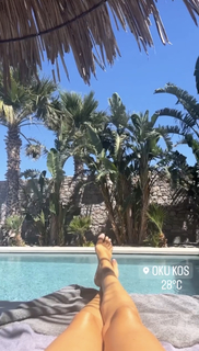 Viviane Geppert feet photo thumbnail