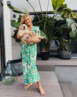 Viviane Geppert feet photo thumbnail