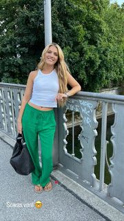 Viviane Geppert feet photo thumbnail