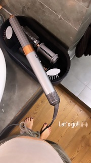 Viviane Geppert feet photo thumbnail