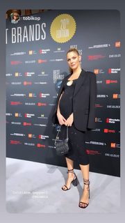 Viviane Geppert feet photo thumbnail