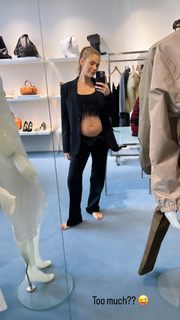 Viviane Geppert feet photo thumbnail