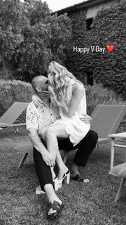 Viviane Geppert feet photo thumbnail