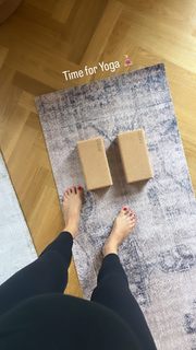 Viviane Geppert feet photo thumbnail