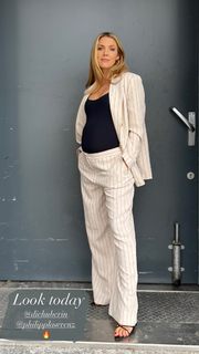 Viviane Geppert feet photo thumbnail