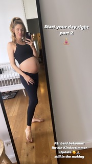 Viviane Geppert feet photo thumbnail