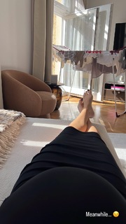 Viviane Geppert feet photo thumbnail