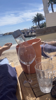 Viviane Geppert feet photo thumbnail