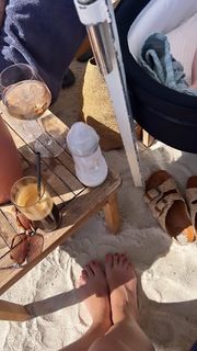 Viviane Geppert feet photo thumbnail