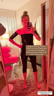 Viviane Geppert feet photo thumbnail