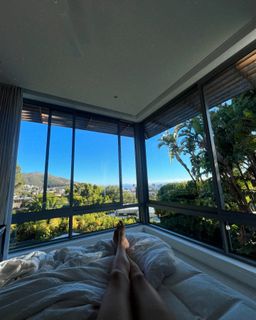 Viviane Geppert feet photo thumbnail