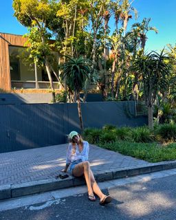 Viviane Geppert feet photo thumbnail