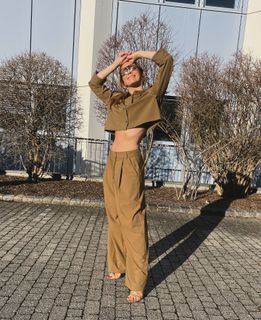 Viviane Geppert feet photo thumbnail