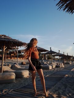 Viviane Geppert feet photo thumbnail