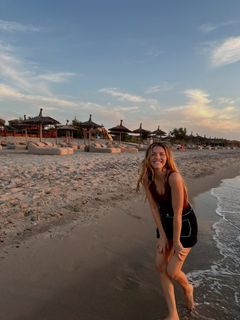 Viviane Geppert feet photo thumbnail