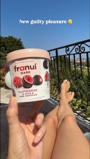 Viviane Geppert feet photo thumbnail