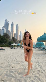 Viviane Geppert feet photo thumbnail