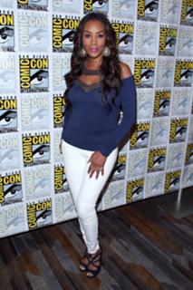 Vivica A. Fox feet photo thumbnail