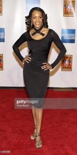 Vivica A. Fox feet photo thumbnail