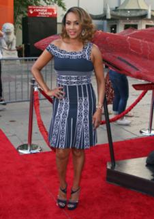 Vivica A. Fox feet photo thumbnail