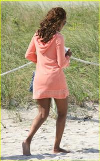 Vivica A. Fox feet photo thumbnail