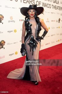 Vivica A. Fox feet photo thumbnail