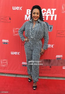 Vivica A. Fox feet photo thumbnail
