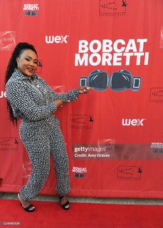Vivica A. Fox feet photo thumbnail