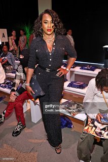 Vivica A. Fox feet photo thumbnail