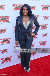 Vivica A. Fox feet photo thumbnail