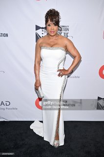 Vivica A. Fox feet photo thumbnail