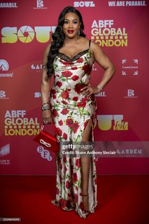 Vivica A. Fox feet photo thumbnail
