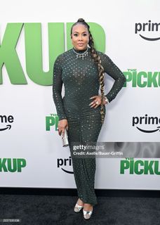 Vivica A. Fox feet photo thumbnail