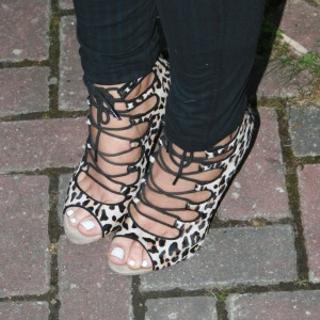 Vogue Williams feet photo thumbnail