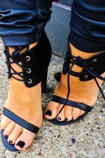 Vogue Williams feet photo thumbnail