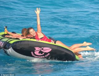 Vogue Williams feet photo thumbnail