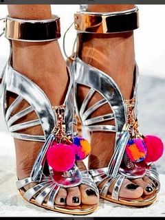 Vogue Williams feet photo thumbnail